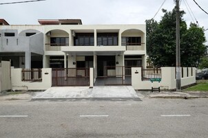 Fachada de la propiedad