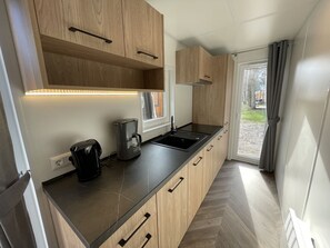 Kühlschrank, Kochgeschirr/Geschirr/Besteck