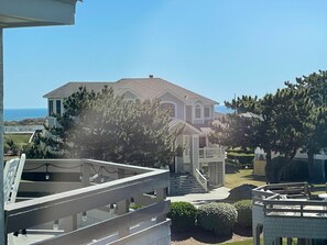 Property grounds - Spacious Corolla Light 4 BR w/ lighthouse and ocean views (Corolla)