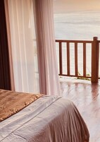 Deluxe Double Room, 1 Queen Bed, Sea View | Bathroom
