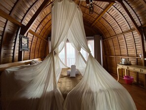 Soundproofing, free WiFi, bed sheets - Suwehan Beach Cliff House  (Penida Island)