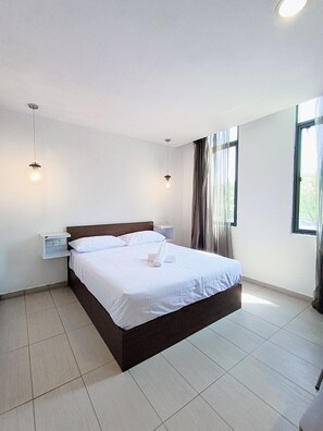 Grand Double Room | Desk, laptop workspace, iron/ironing board, free WiFi - Kozi Hotel - Danga Bay (Johor Bahru)