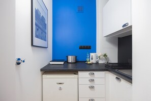 冷蔵庫、コーヒー / ティーメーカー、トースター