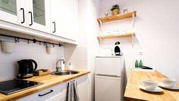 Refrigerador, cafetera y tetera y tostadora