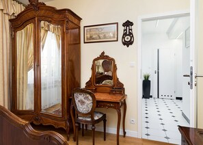 1 slaapkamer, een strijkplank/strijkijzer, wifi, beddengoed