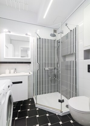Douche, sèche-cheveux, serviettes fournies