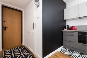 Fridge, oven, coffee/tea maker, toaster - Independence Museum Charming Apartment (Warszawa)