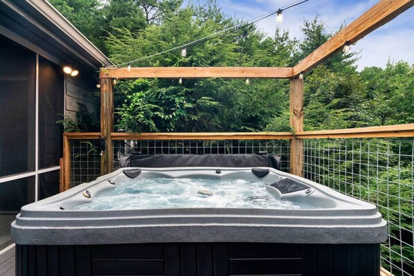 Outdoor spa tub