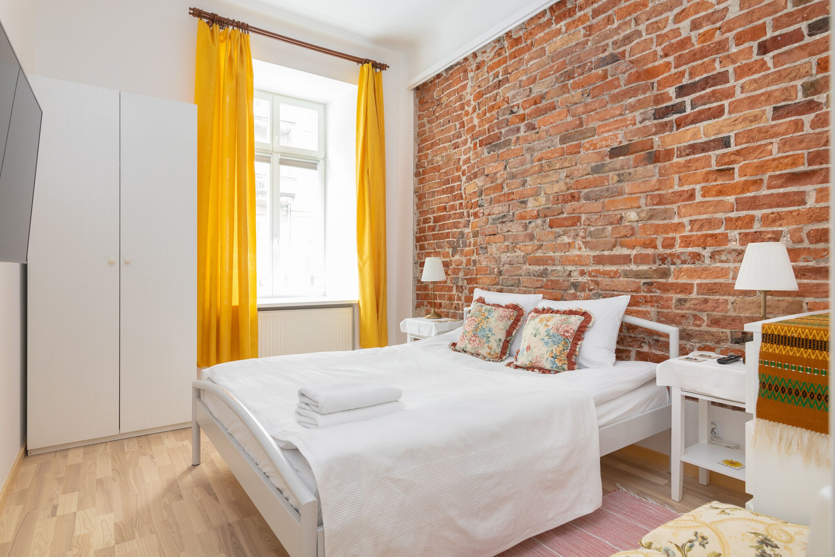 1 dormitorio, tabla de planchar con plancha, wifi