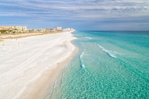 Una spiaggia nelle vicinanze
