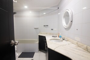 Bathroom - Penthouse con Piscina Privada El Laguito (Cartagena)