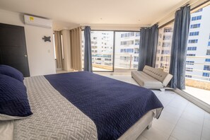 Nær stranden, hvit sand og strandbar