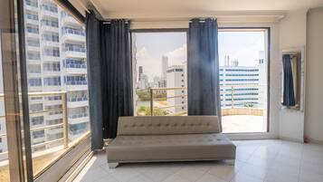 Ubicación cercana a la playa, arena blanca y bar en la playa