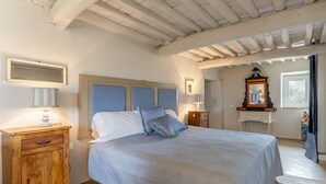 A bedroom with a bed, wooden nightstand, dresser, and a mirror. - Wonderful private villa with A/C, private pool, WIFI, TV, pets allowed and panoramic view (Cantagrillo-casalguidi)