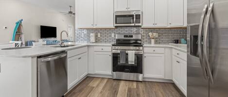 冷蔵庫、電子レンジ、コンロ、食器洗い機