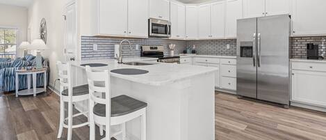 Kühlschrank, Mikrowelle, Herdplatte, Geschirrspüler