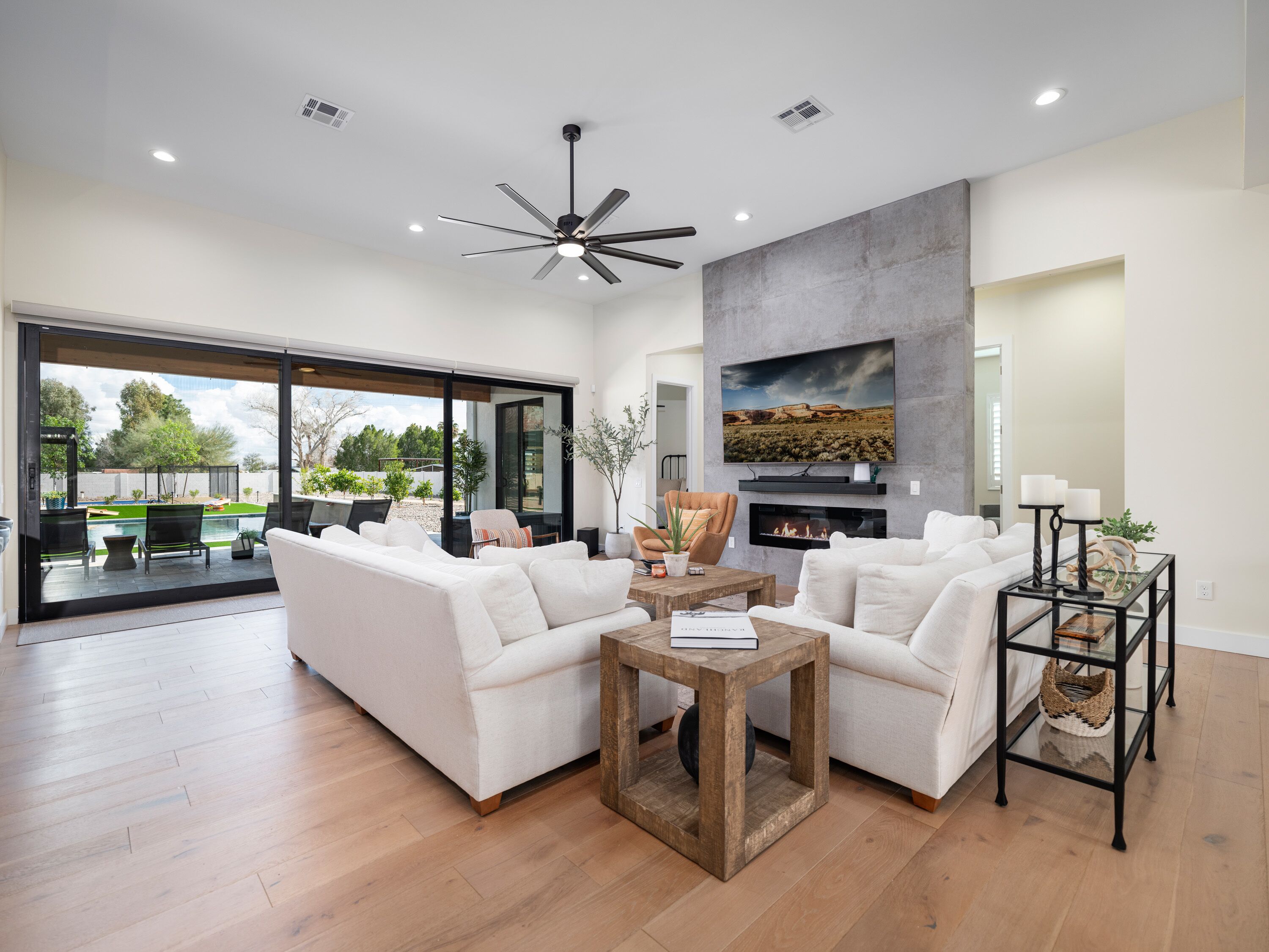 智能電視 、壁爐