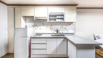 Basic Room, 1 Bedroom (Room 202(Pet, BBQ)) | 1 bedroom, free WiFi