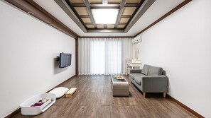 Basic Room, 1 Bedroom (Room 201(Pet, BBQ)) | 1 bedroom, free WiFi - Geoje Blueberry Pet Pension (Geoje)