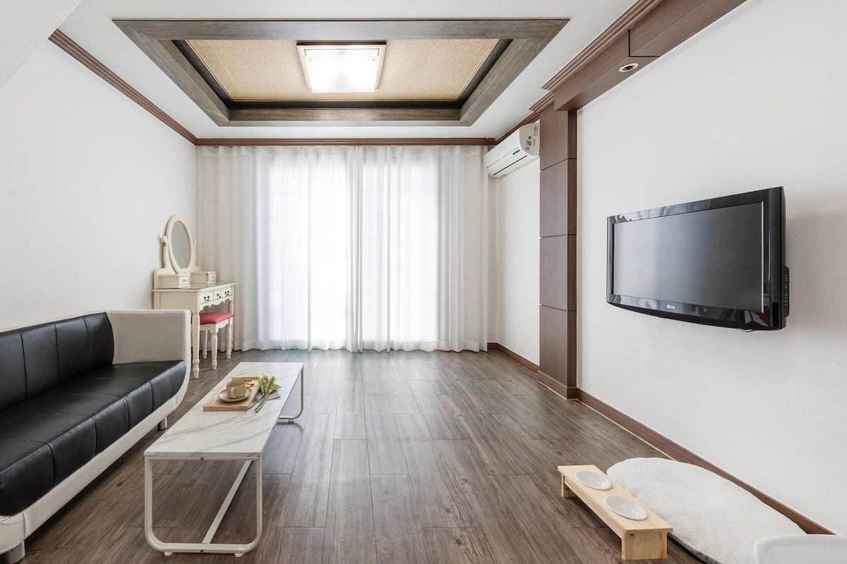 Basic Room, 2 Bedrooms (Room 301(Multiple layer,Pet,BBQ))