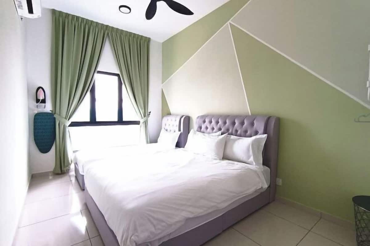 Verduisterende gordijnen, een strijkplank/strijkijzer, gratis wifi