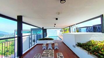 2 indoor pools