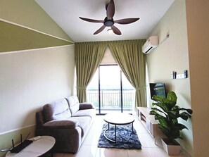 Comfort Apartment, 2 Bedrooms, Non Smoking, City View | Living area | 24-inch Smart TV with digital channels