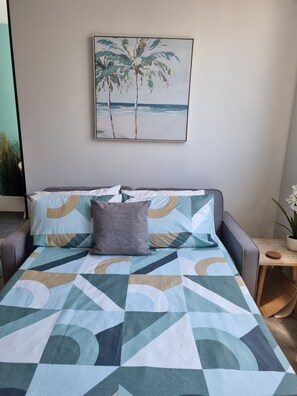 1 bedroom, desk, iron/ironing board, free WiFi