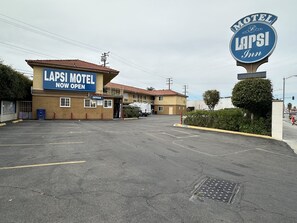 Front of property - Lapsi Motel (South Gate)