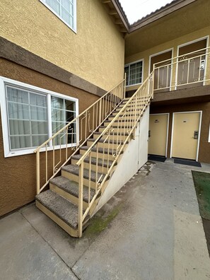 Exterior detail - Lapsi Motel (South Gate)