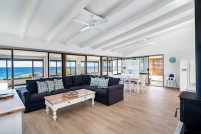 Beachfront Penthouse by Peppy Beach Retreats® (6 Adults)