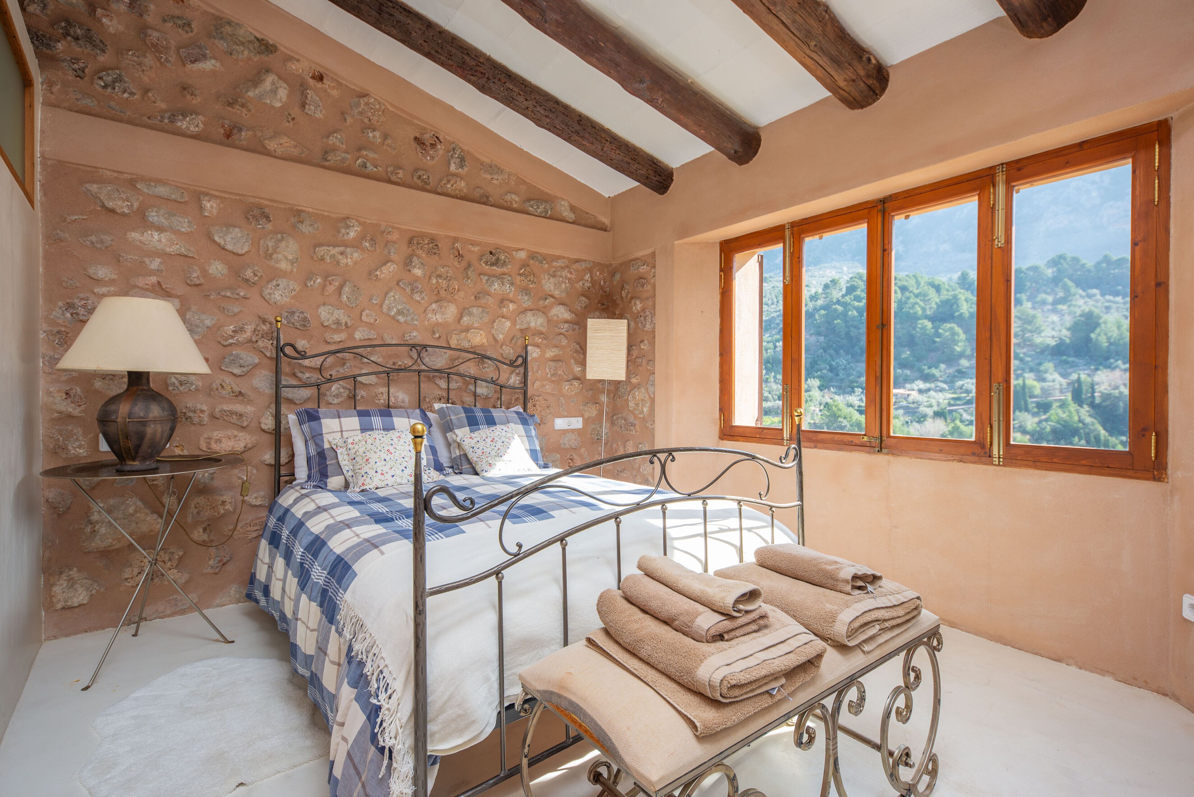 2 dormitorios, tabla de planchar con plancha, wifi gratis y ropa de cama