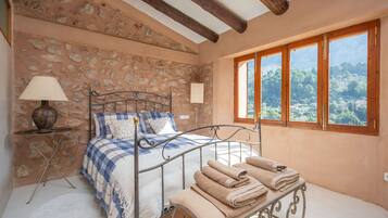 2 dormitorios, tabla de planchar con plancha, wifi gratis y ropa de cama