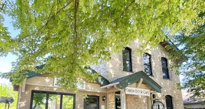 Boutique Charm in Delafield • Inviting Queen Suite Steps from It All