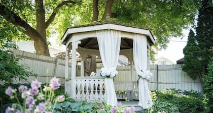 Historic Downtown Luxury-Lake-Coffee-Spa like BA