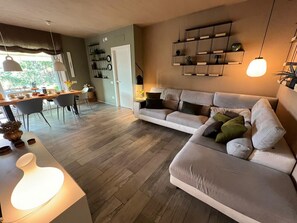 TV - La Bollicina Boutique Apartment and Spa (Verbania)