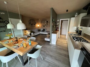 Fridge, microwave, oven, stovetop - La Bollicina Boutique Apartment and Spa (Verbania)