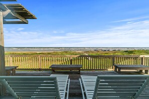 Property grounds - Welcome to our charming vacation getaway! The perfect retreat for your coastal escape. (Galveston)
