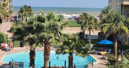 Welcome to the Victorian, Dig your toes in the sand or enjoy a dip in the pool!