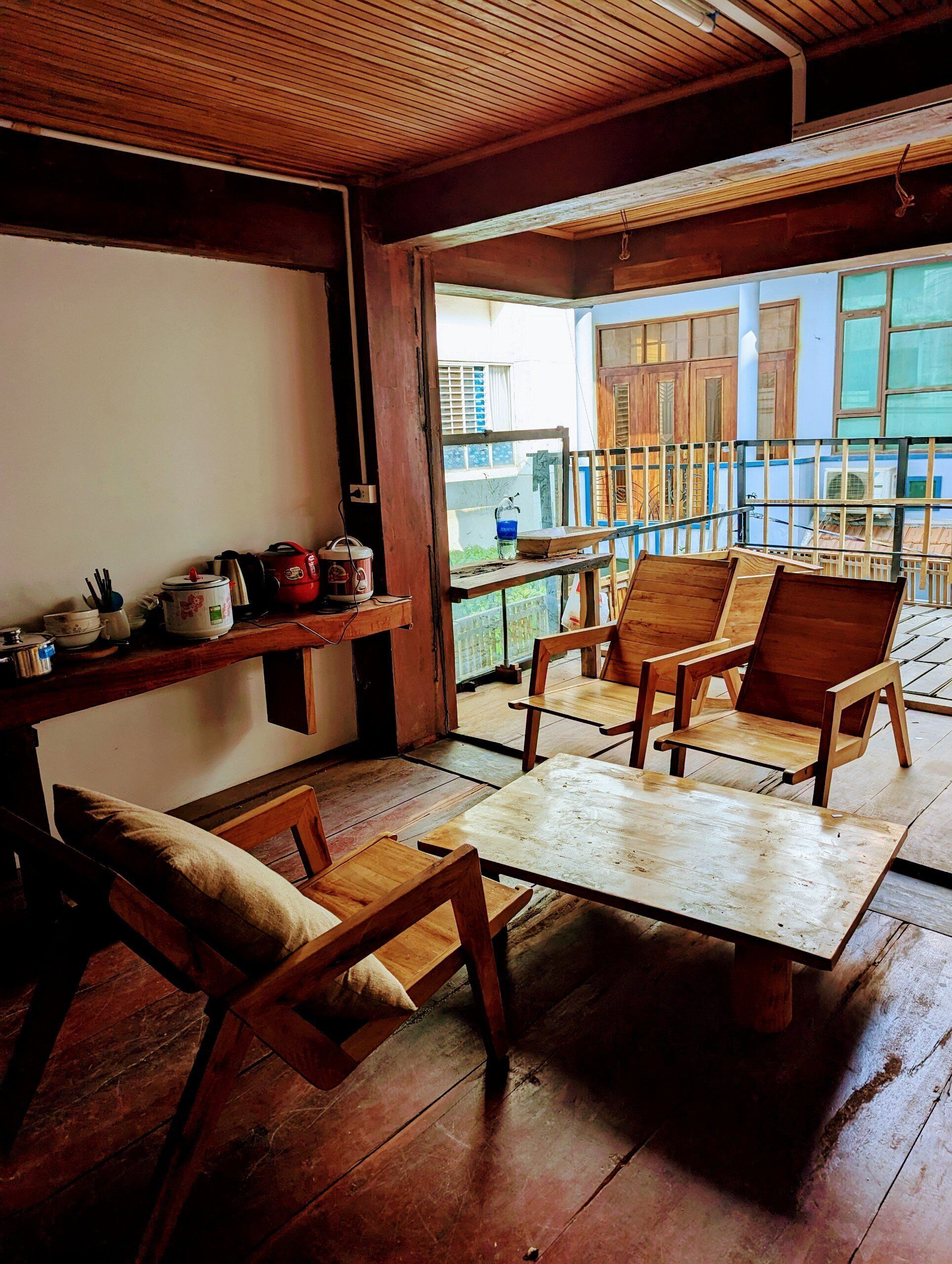 Nhà gỗ cơ bản | Bếp riêng | Bếp nấu, dụng cụ nấu nướng/bát dĩa/dao nĩa, dụng cụ vệ sinh, tủ đông 