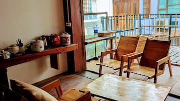 Basic Chalet | Private kitchen | Stovetop, cookware/dishes/utensils, cleaning supplies, freezer