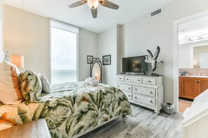 2 bedrooms, iron/ironing board, travel cot, free WiFi - Good Day Sunshine - Emerald 712 (Galveston)