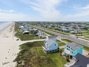 Exterior - The Turtle House is beachfront, and boasts an unobstructed view! (Galveston)