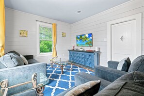 TV, video games - Sinatra House Up, Walk to Pleasure Pier and Fun! (Galveston)