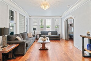 Télévision, cheminée, jeux vidéo