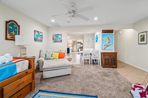 TV, books - Pelican's Roost, Water Park Less than 1 Mile Away (Galveston)