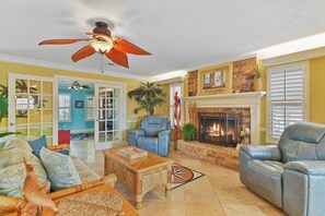 Télévision, livres, espaces bureaux