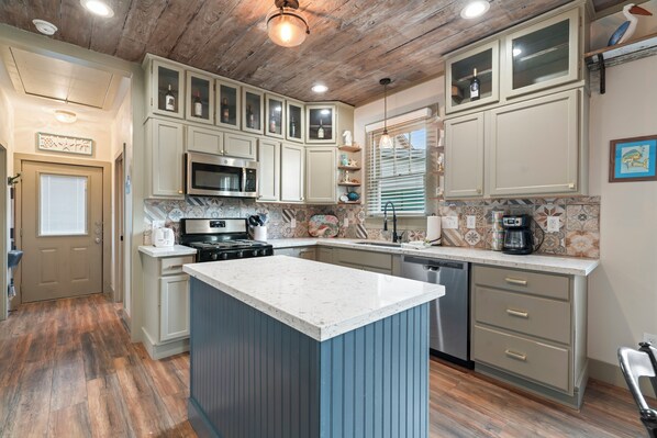 Fridge, microwave, oven, stovetop - Sandy Turtle-Gone to the Beach, Be Back Never! (Galveston)