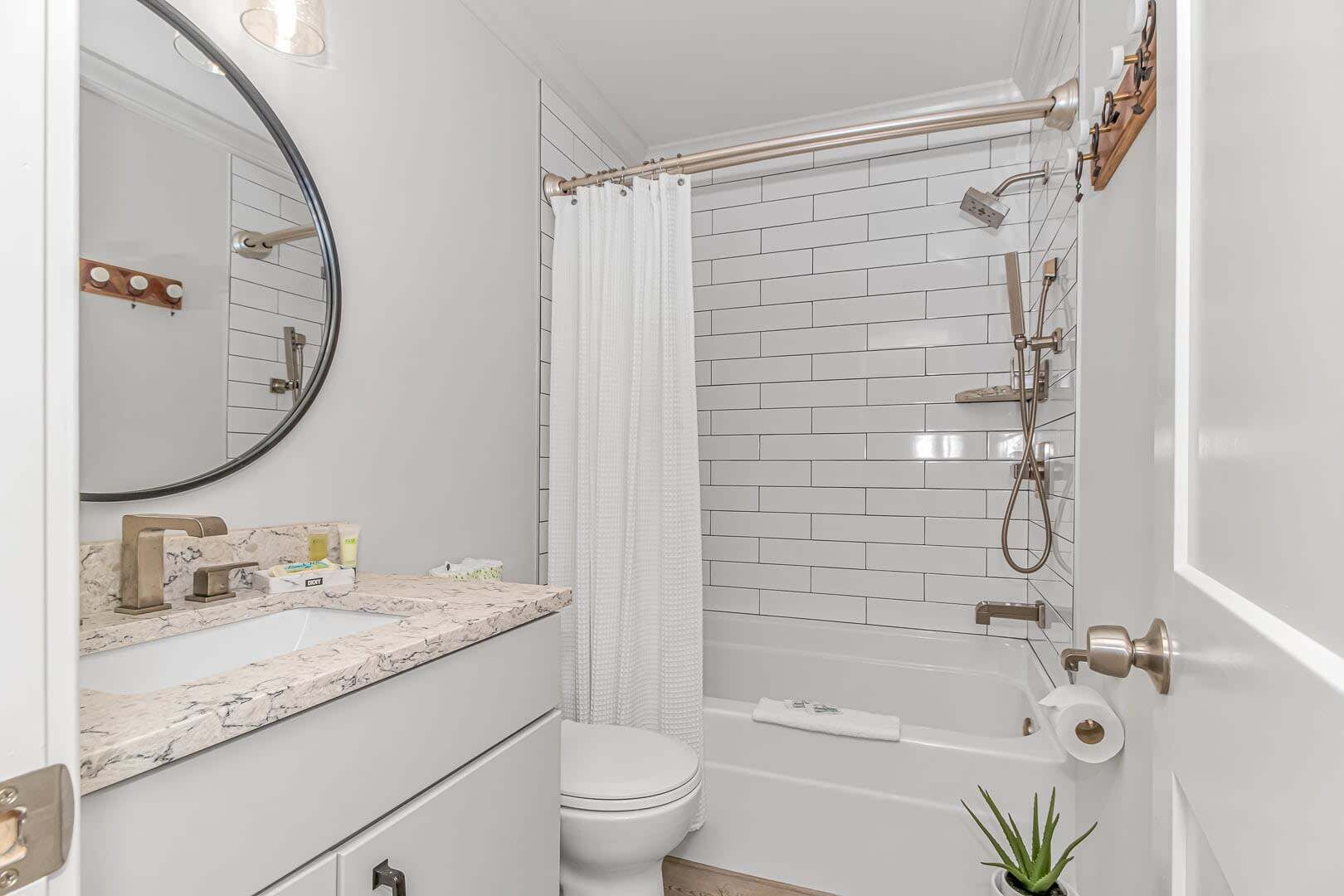 Shower, hair dryer, towels, shampoo