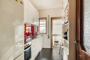 Kjøleskap, mikrobølgeovn, ovn og oppvaskmaskin